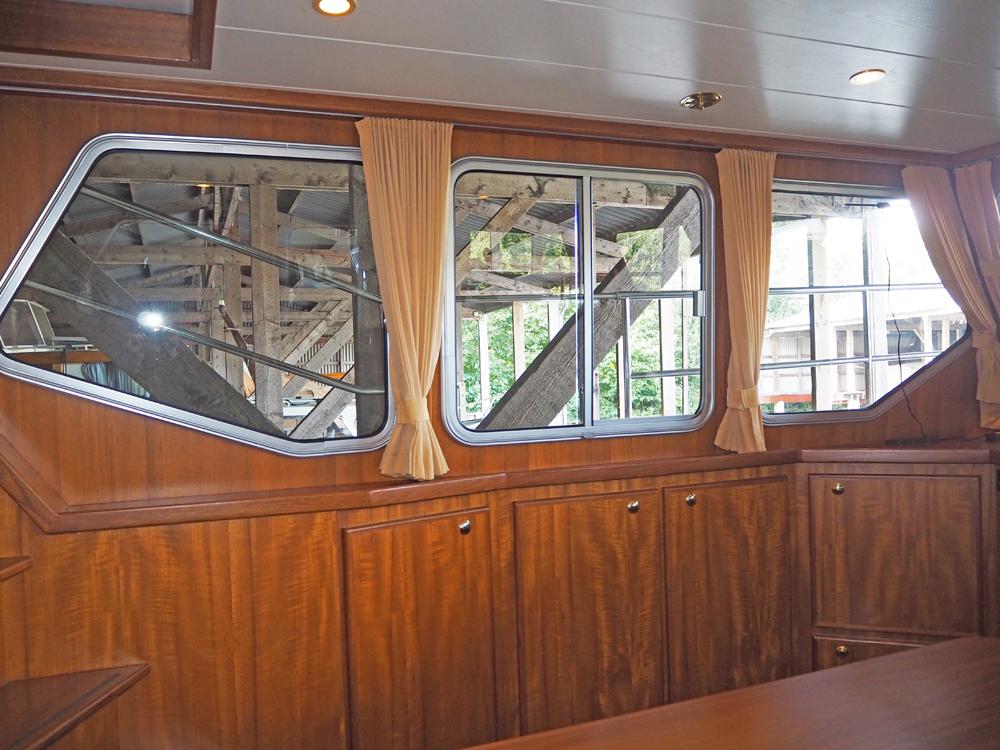 Saloon, Accommodation